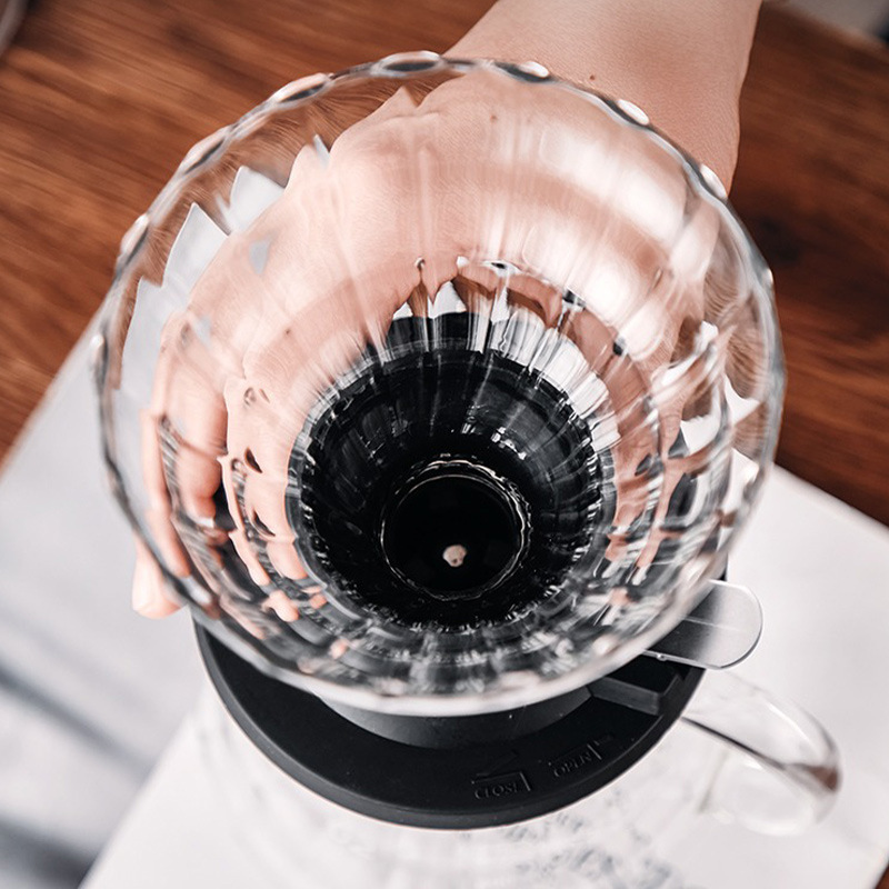 BeeCa Smart Immersion V60 Brewer - Close-up