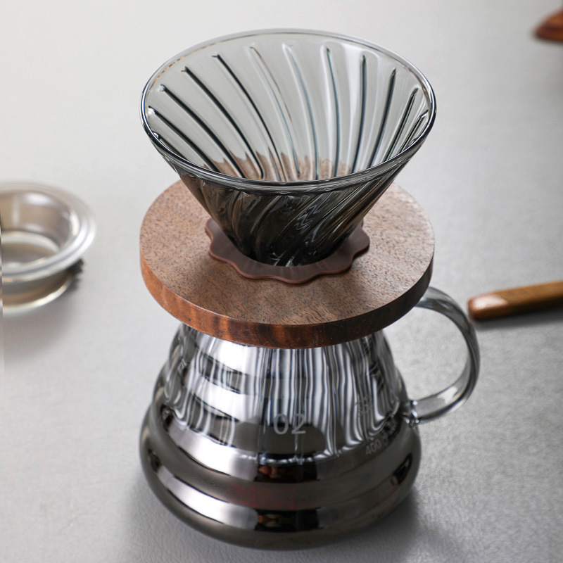 BeeCa Smoked Glass Pour Over Set - Brewing Process
